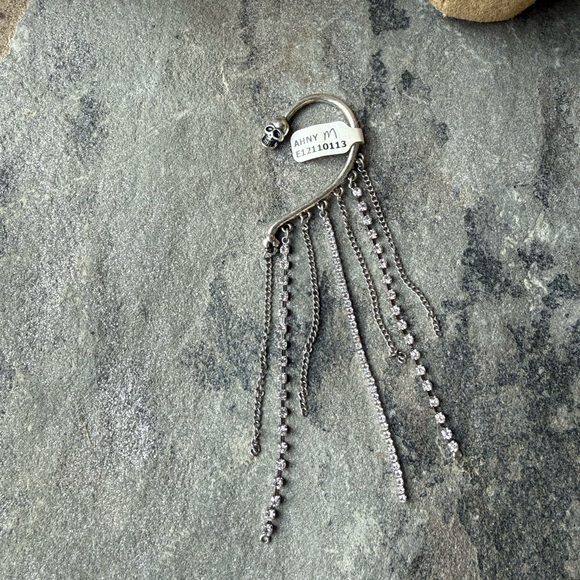 New🌟Free People-Gothic Silver Chain and Rhinestone Ear Cuff - Picture 3 of 3